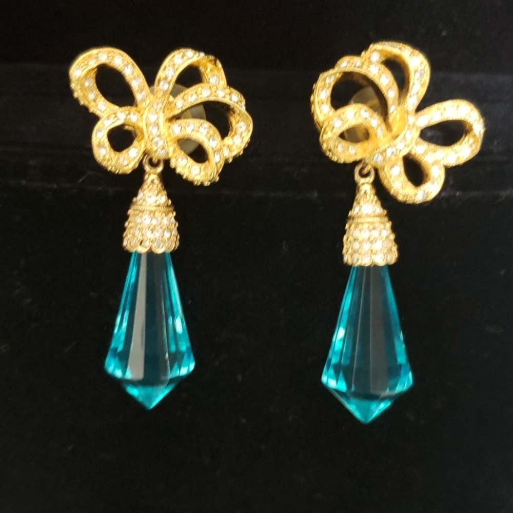 Joan Rivers Gold tone earrings